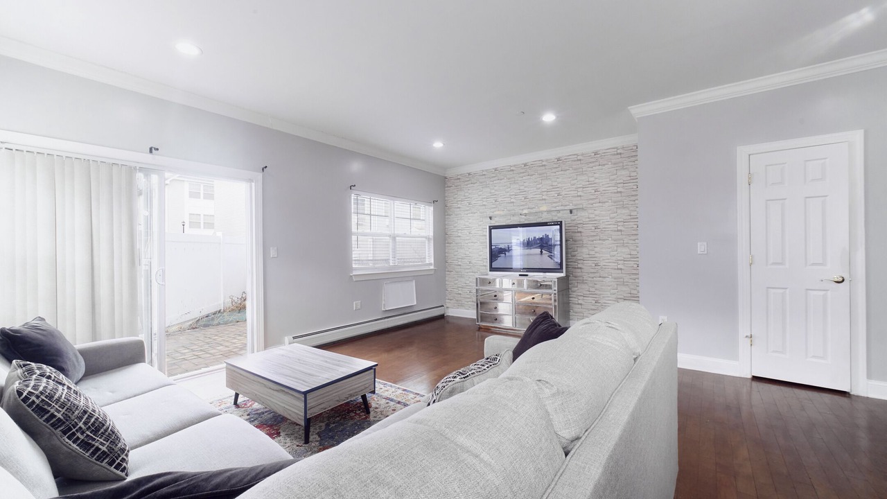 Photo of Livingroom in Clason Point