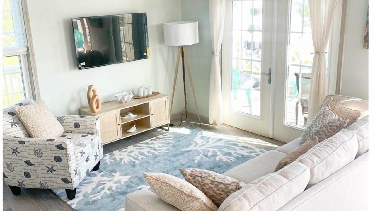 Photo of Livingroom in Green Turtle Cay