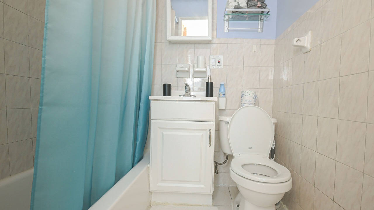 Photo of Bathroom in Bushwick