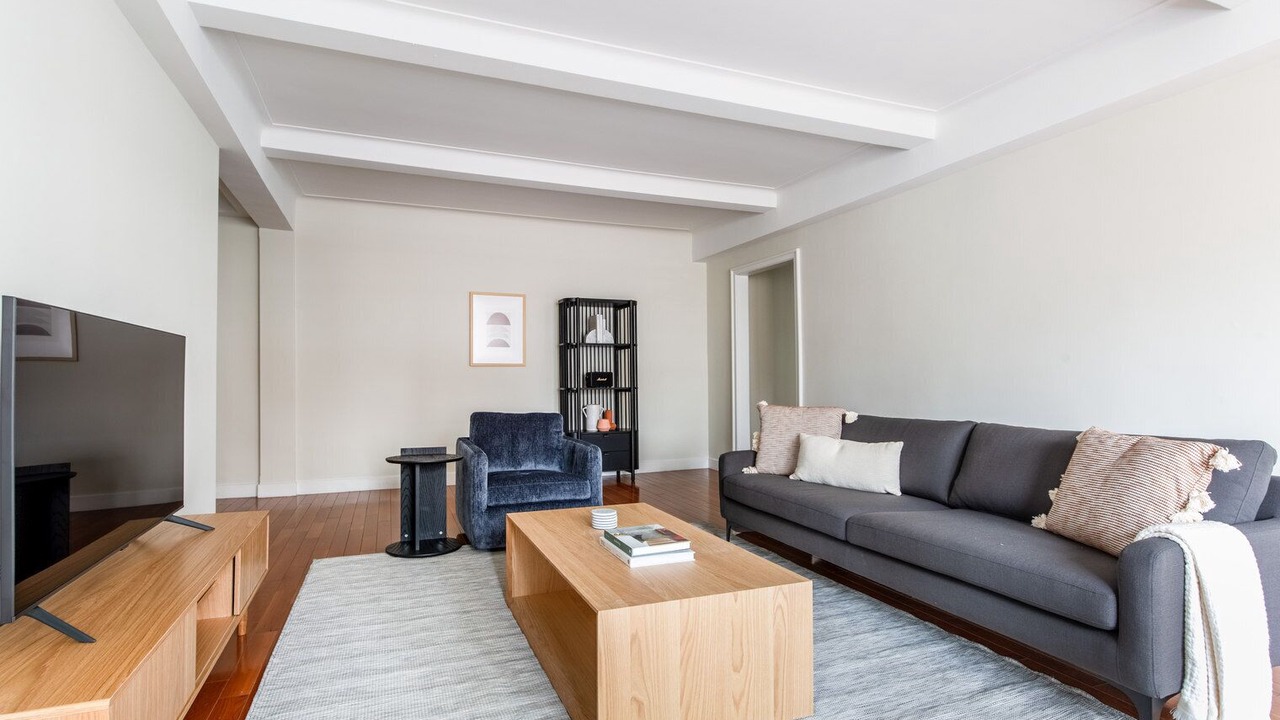 Photo of Livingroom in Sutton Place