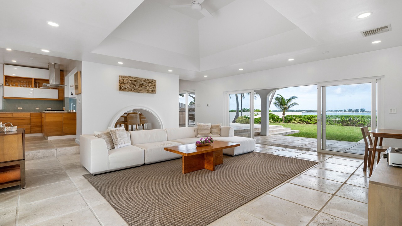 Photo of Livingroom in Nassau