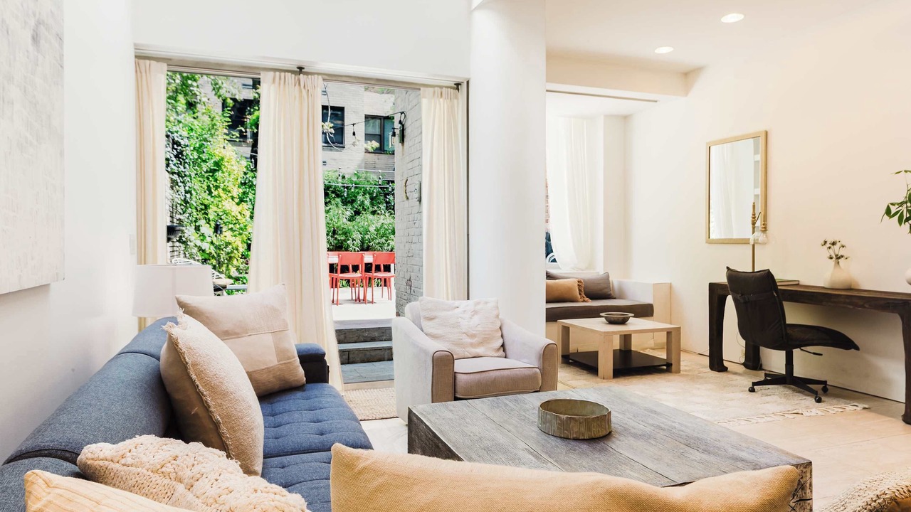 Photo of Livingroom in Turtle Bay