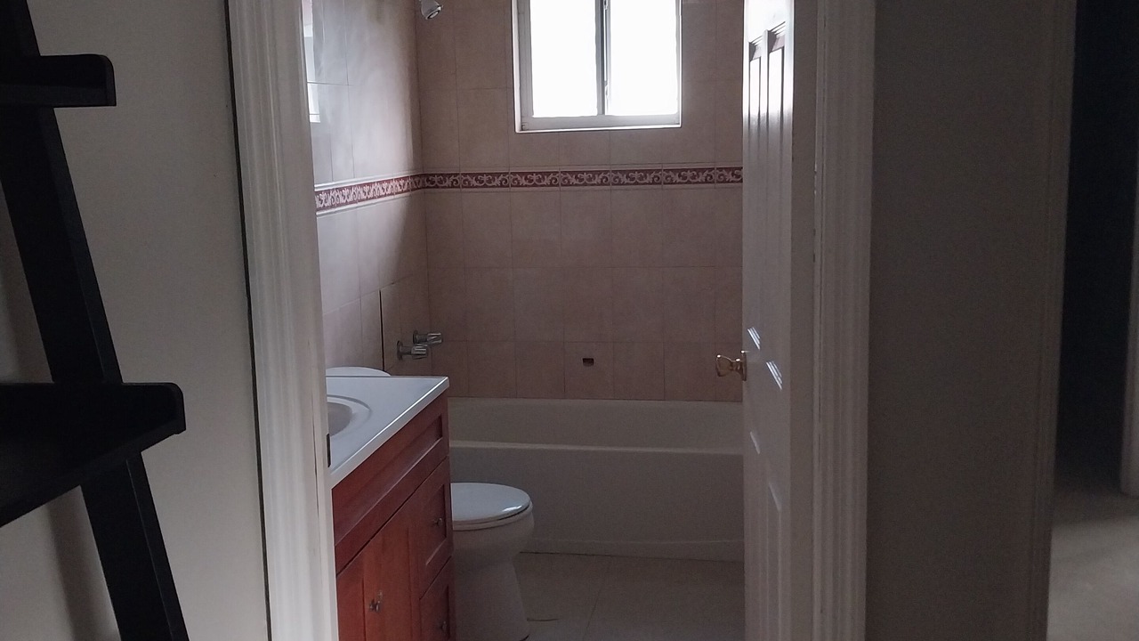 Photo of Bathroom in Tar Bay
