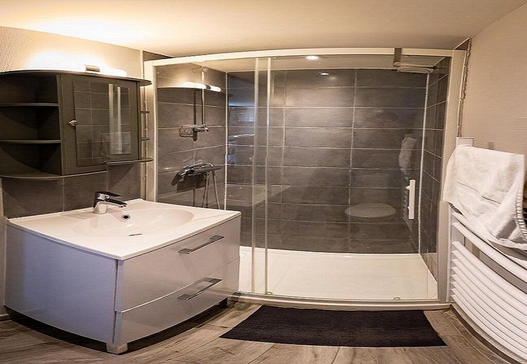 Photo of Bathroom in Villeneuve-le-Roi