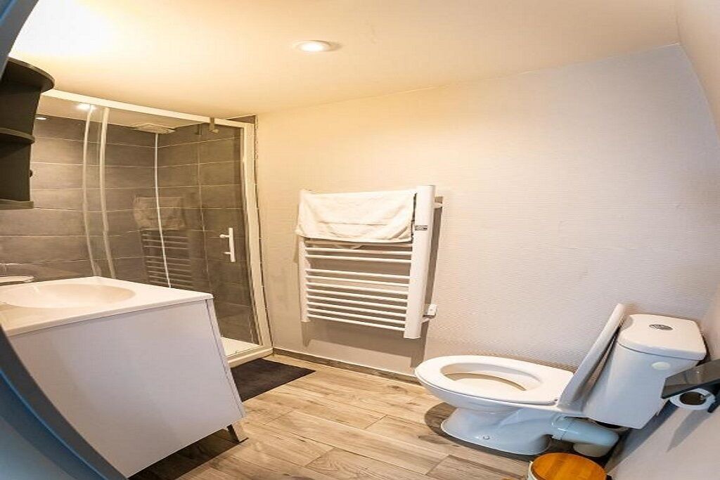 Photo of Bathroom in Villeneuve-le-Roi