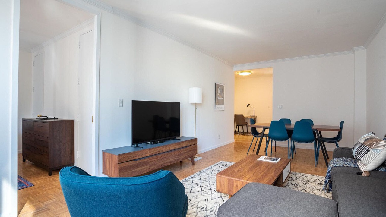 Photo of Livingroom in Sutton Place