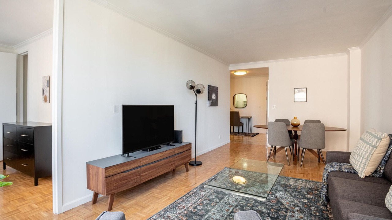 Photo of Livingroom in Sutton Place
