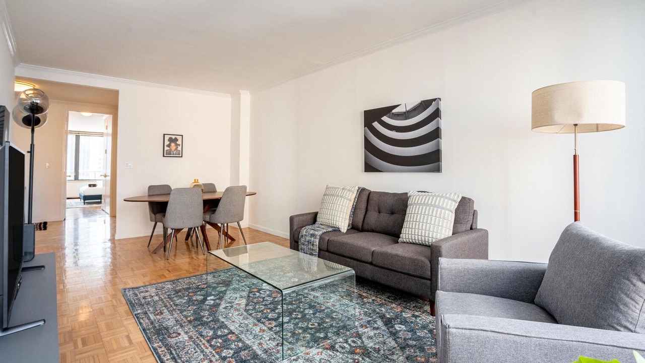 Photo of Livingroom in Sutton Place