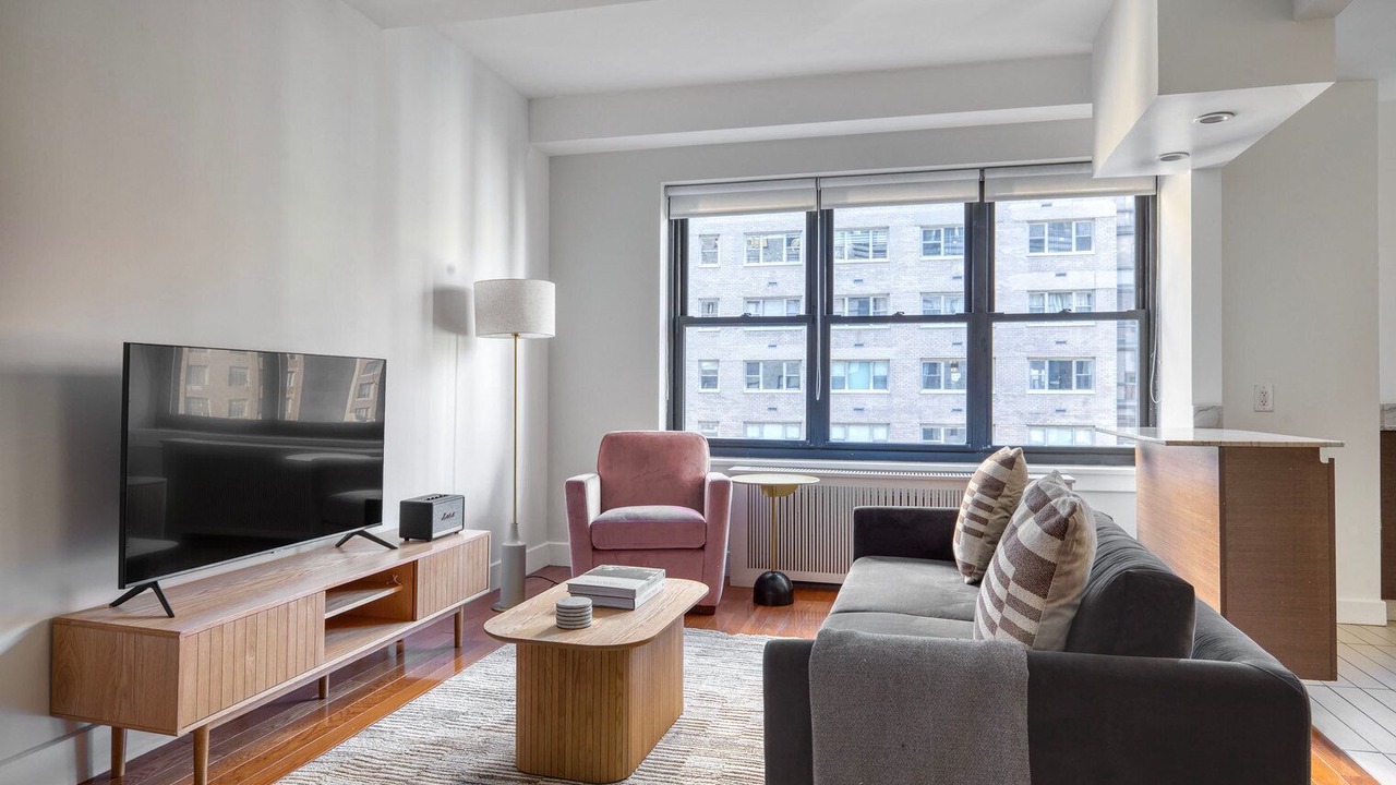Photo of Livingroom in Sutton Place