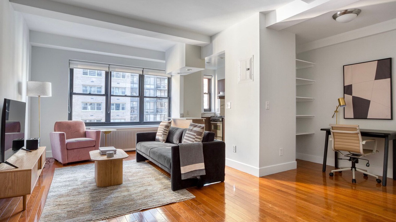 Photo of Livingroom in Sutton Place