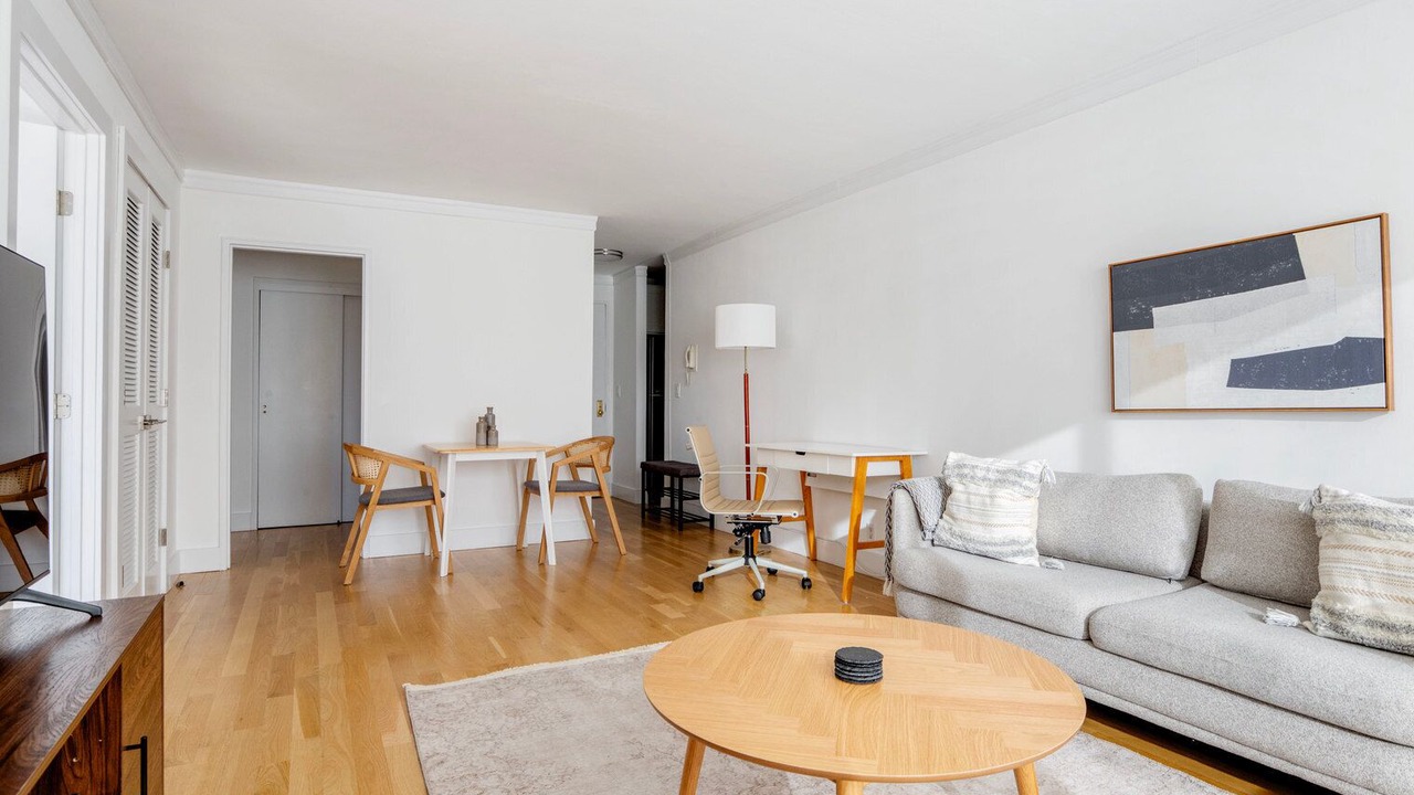 Photo of Livingroom in Manhattan Valley