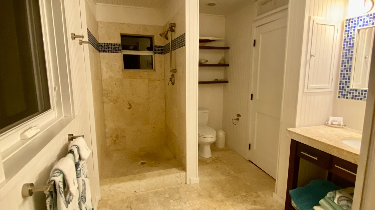 Photo of Bathroom in Green Turtle Cay