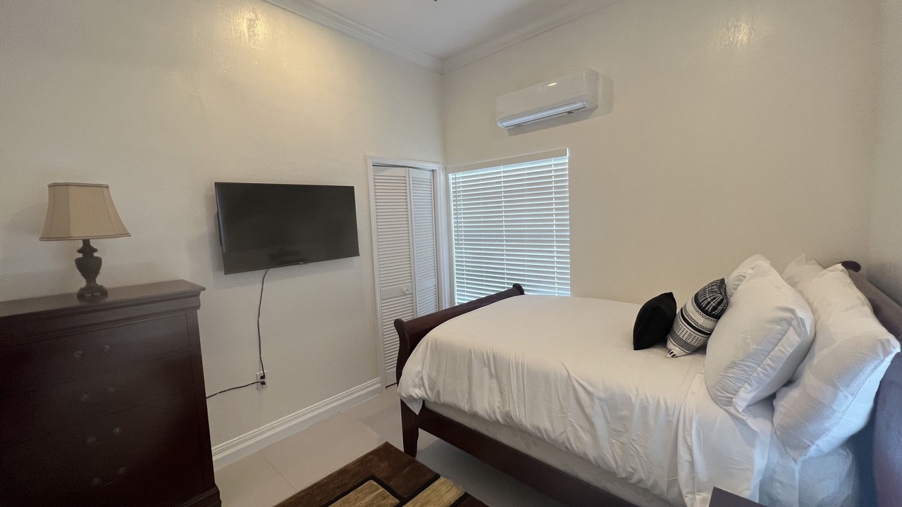 Photo of Bedroom in Tar Bay