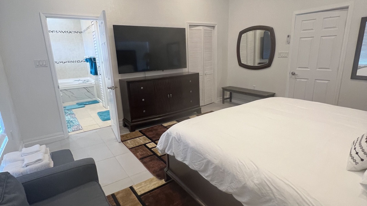 Photo of Bedroom in Tar Bay
