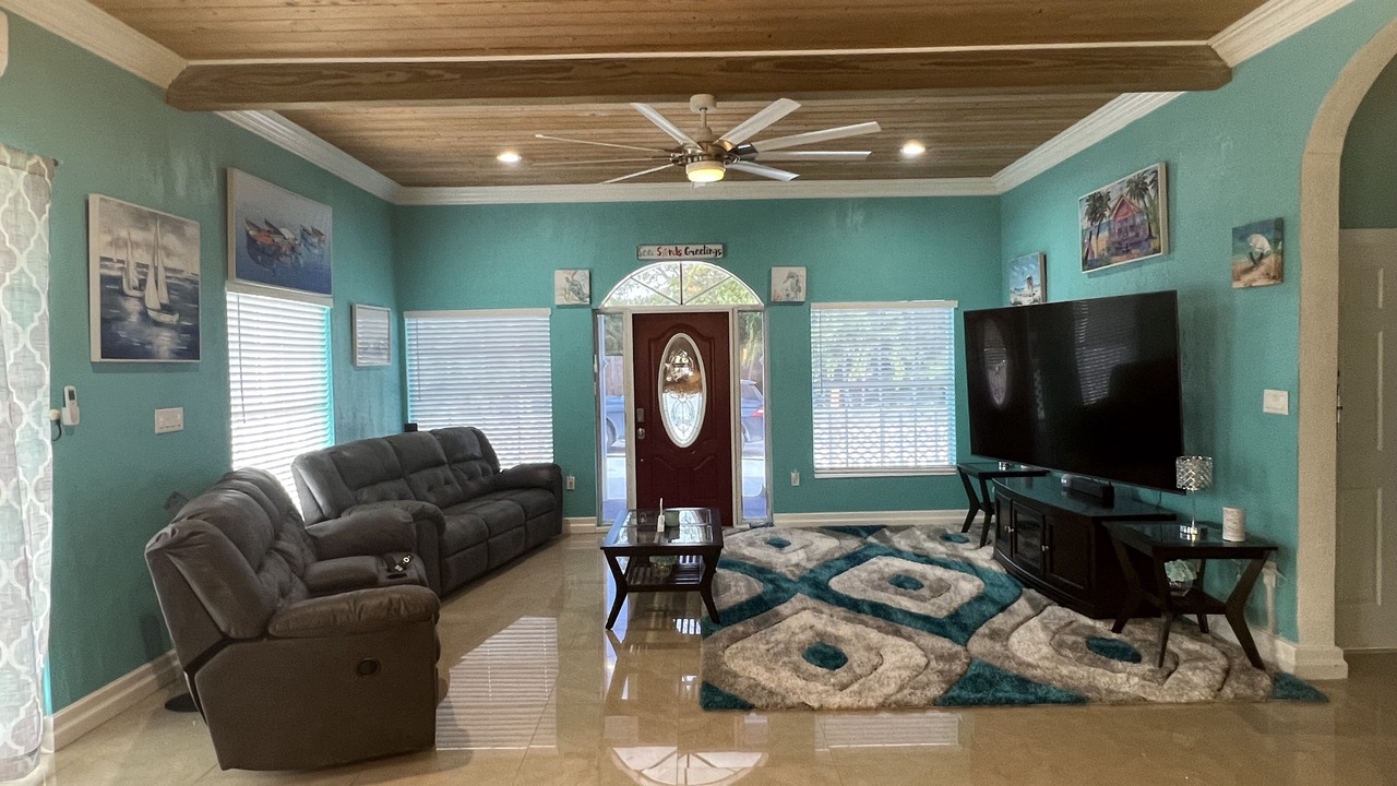 Photo of Livingroom in Tar Bay