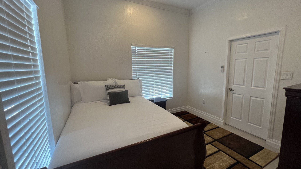 Photo of Bedroom in Tar Bay