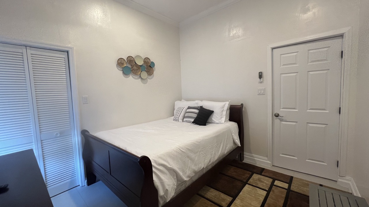 Photo of Bedroom in Tar Bay