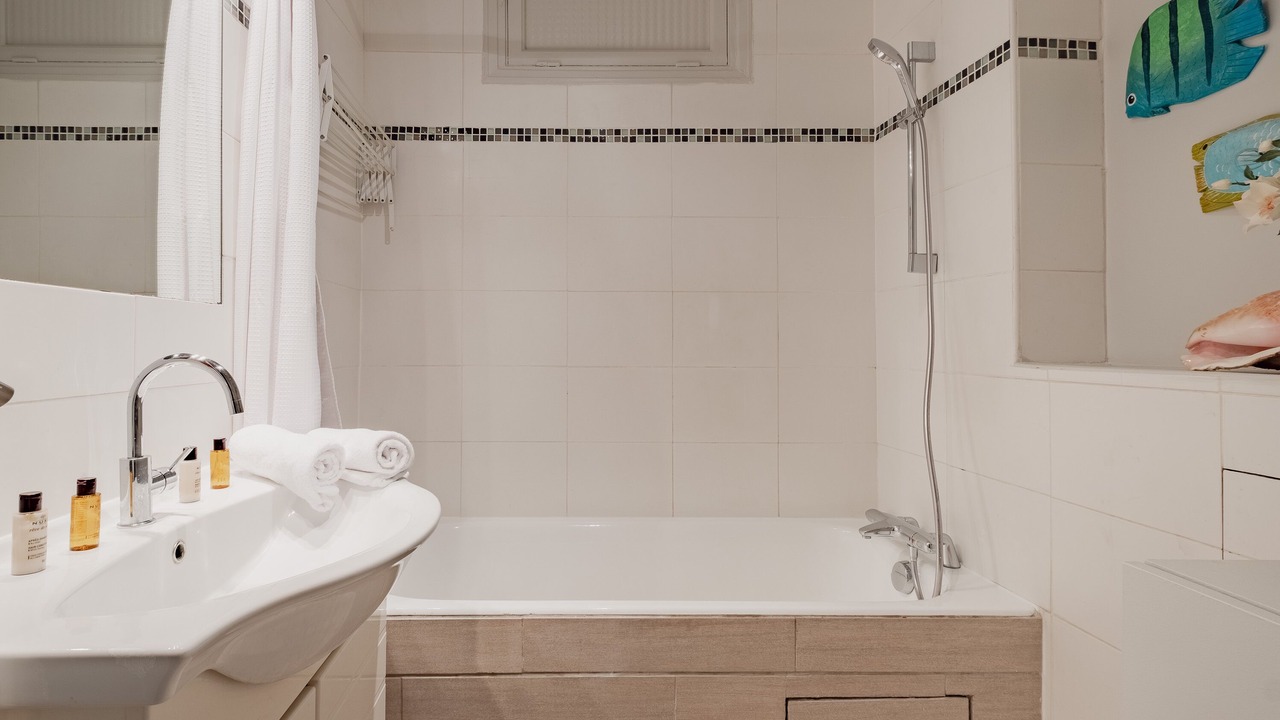 Photo of Bathroom in Saint-Lambert
