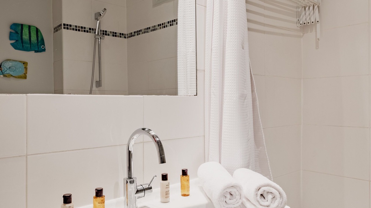 Photo of Bathroom in Saint-Lambert