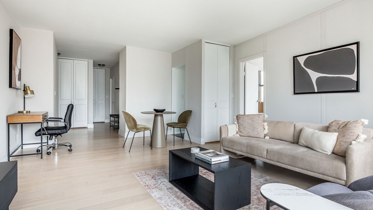 Photo of Livingroom in Tudor City