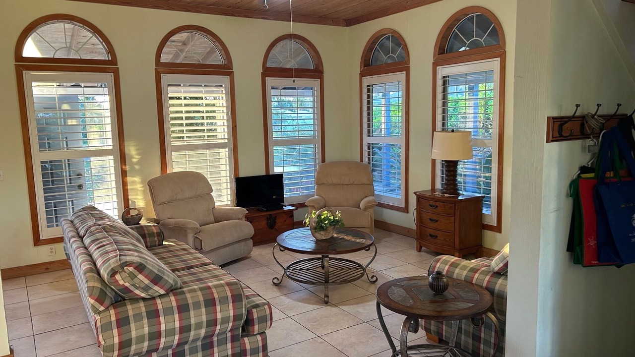 Photo of Livingroom in Spanish Wells