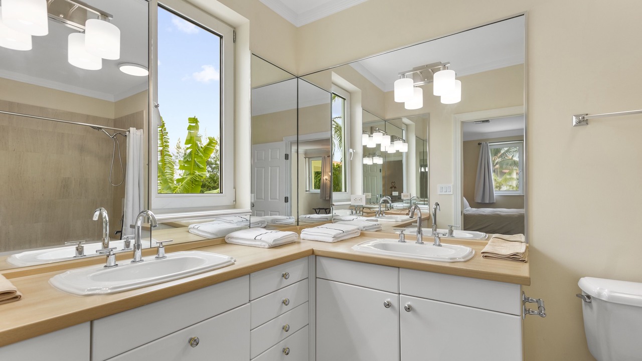 Photo of Bathroom in Paradise Island