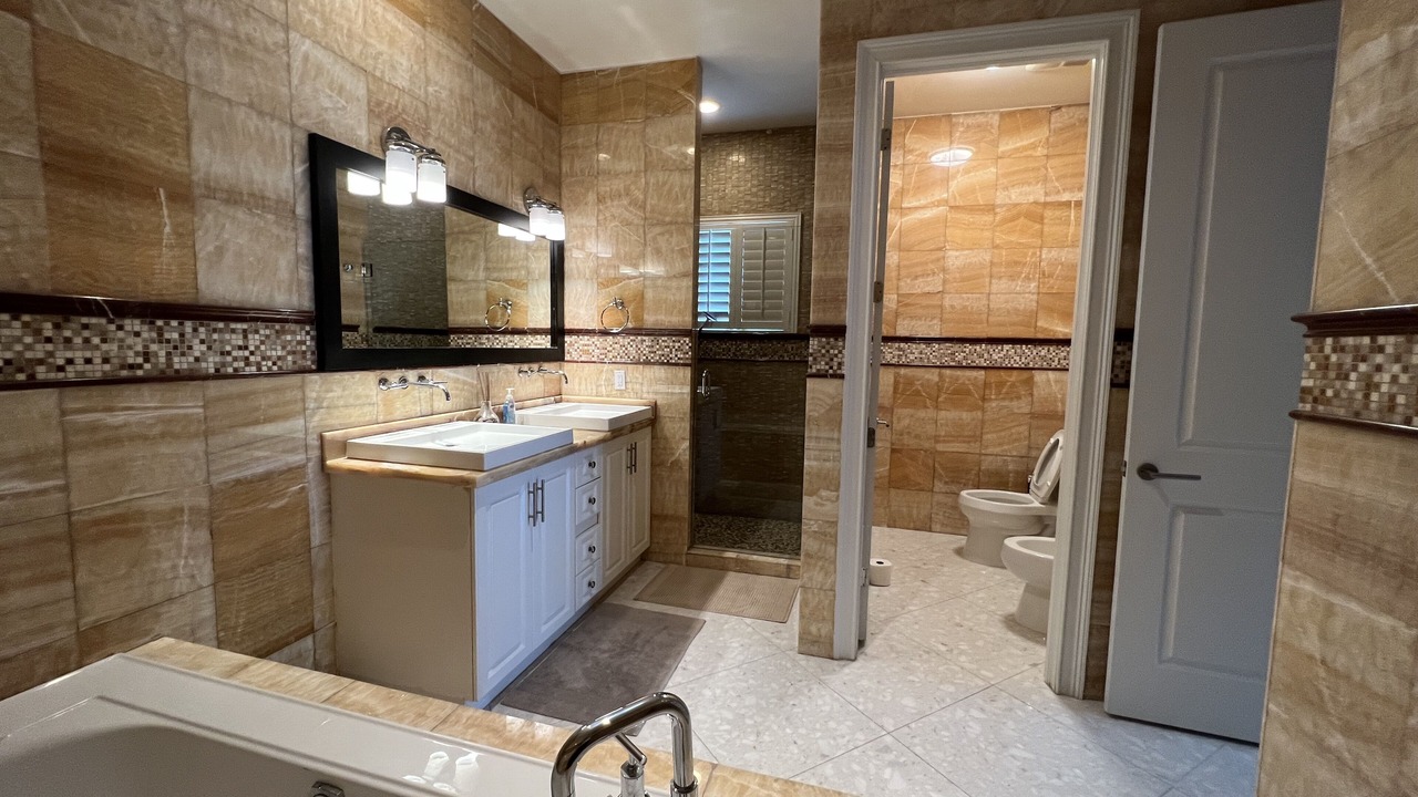 Photo of Bathroom in Alice Town