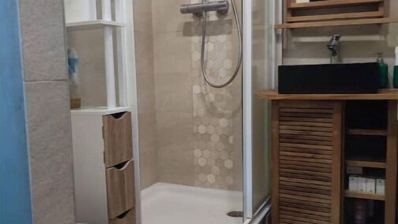 Photo of Bathroom in Combat