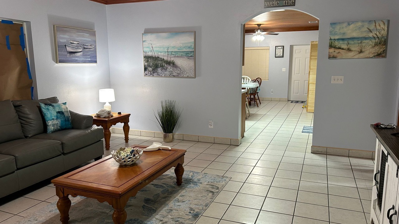 Photo of Livingroom in Lubbers Quarters Cay