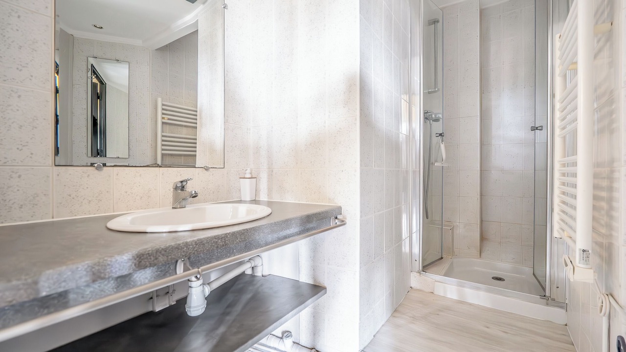 Photo of Bathroom in Cachan