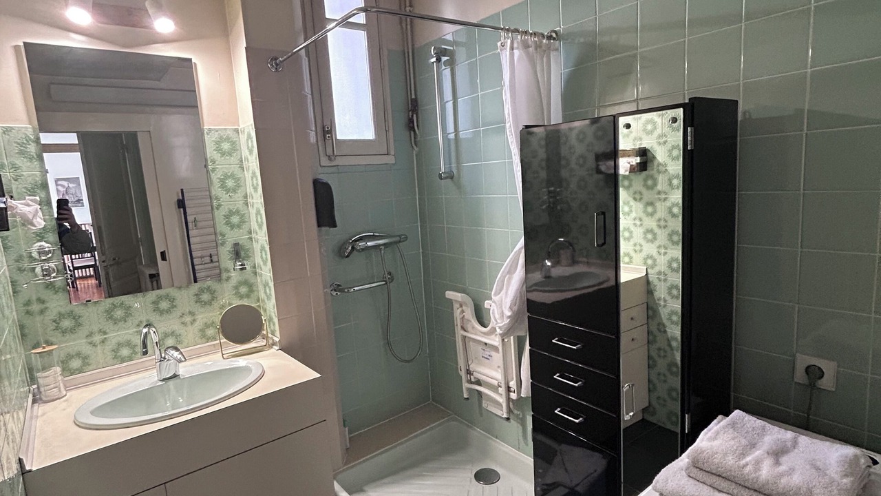 Photo of Bathroom in Porte-Saint-Martin