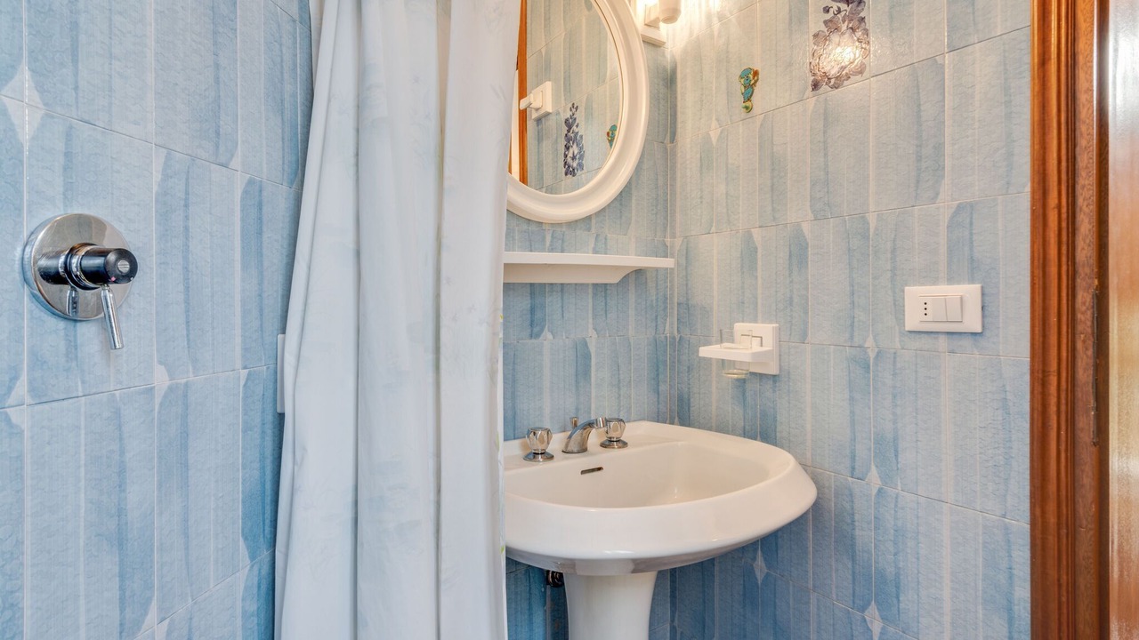Photo of Bathroom in Costermano