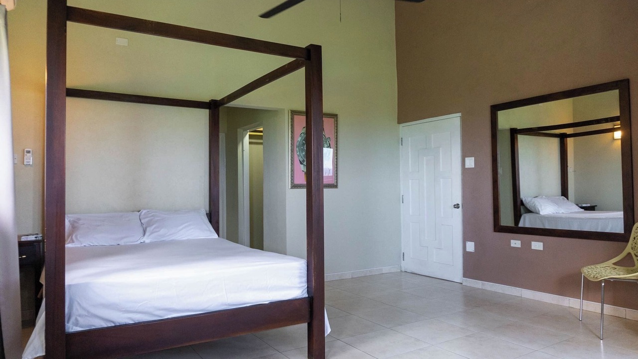 Photo of Bedroom in Whitehouse