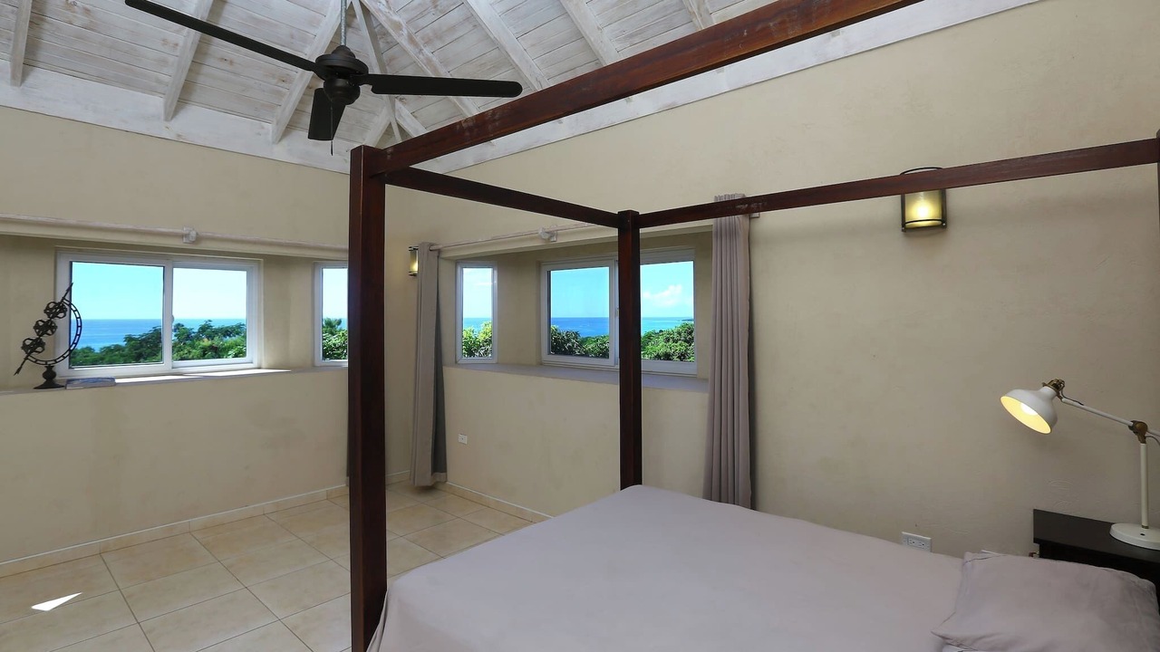 Photo of Bedroom in Whitehouse