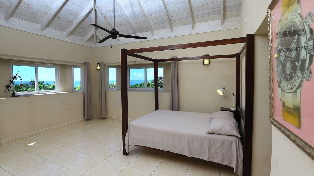 Photo of Bedroom in Whitehouse