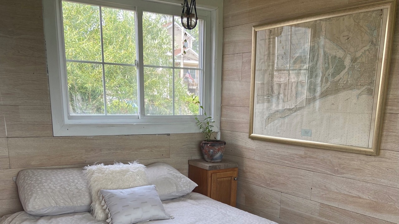 Photo of Bedroom in Broad Channel