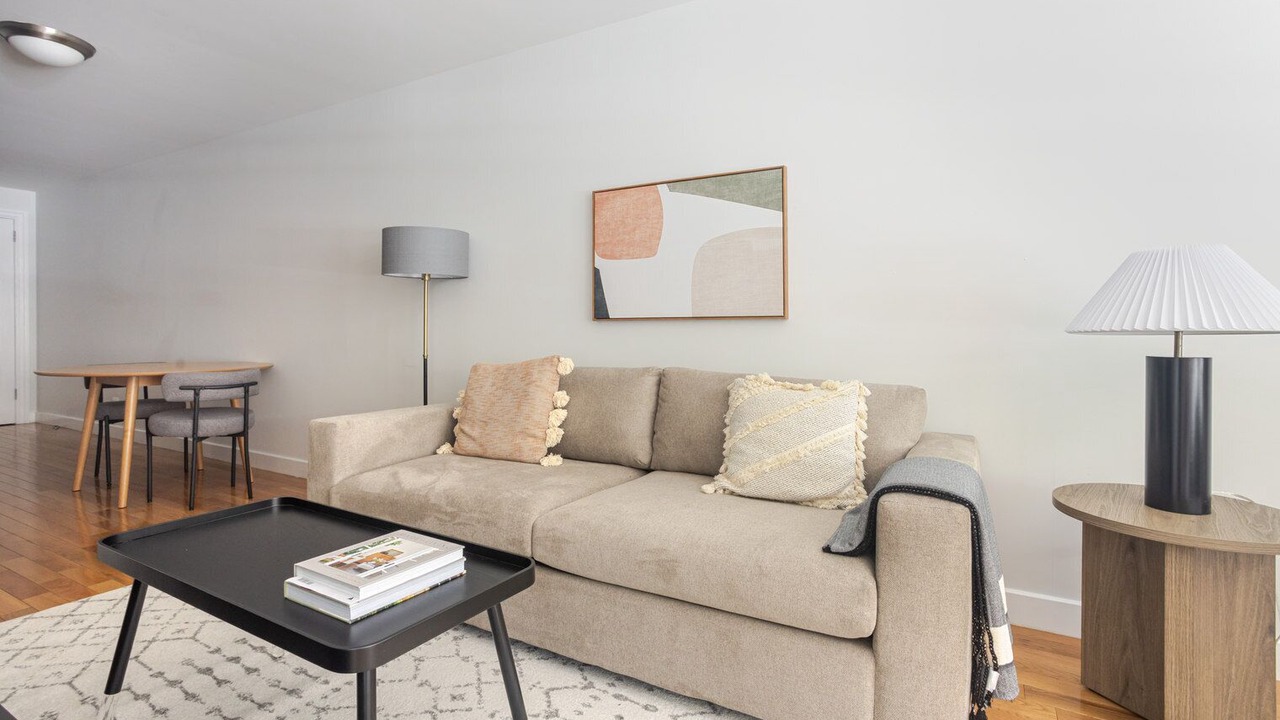 Photo of Livingroom in Sutton Place