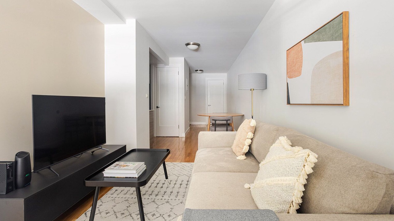 Photo of Livingroom in Sutton Place