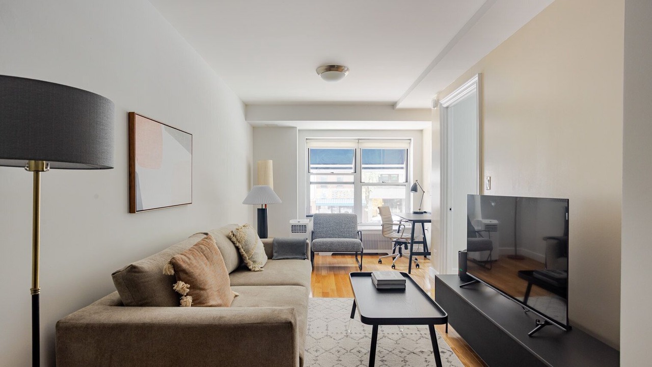Photo of Livingroom in Sutton Place