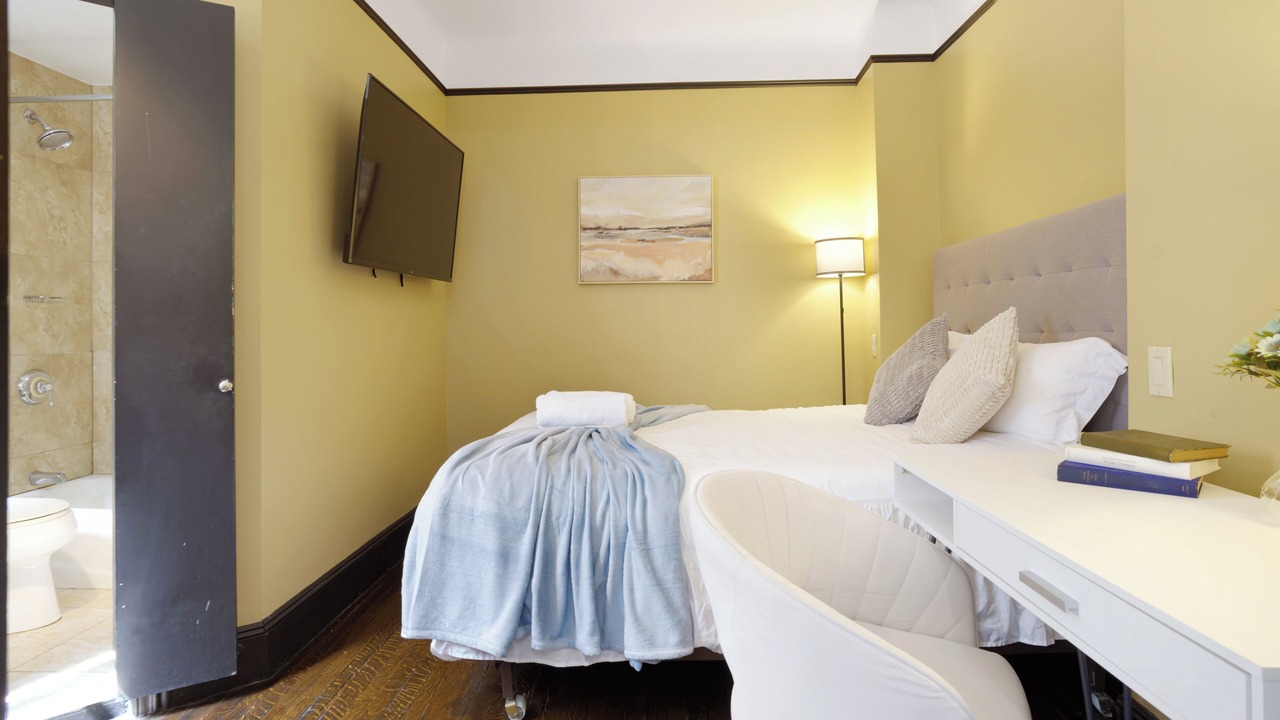 Photo of Bedroom in Theater District