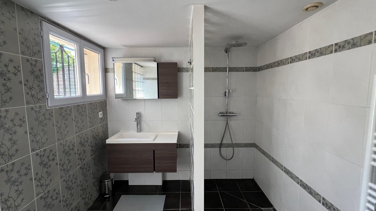 Photo of Bathroom in Antony