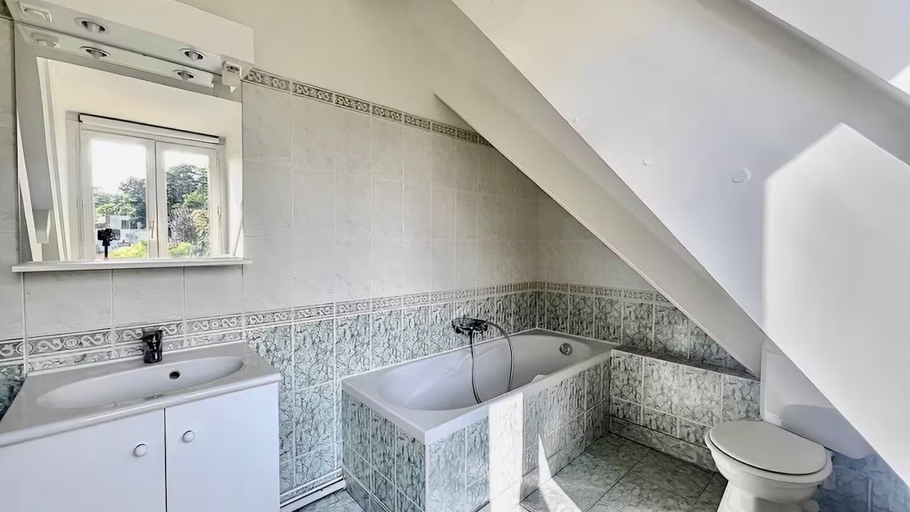 Photo of Bathroom in Le Plessis-Robinson