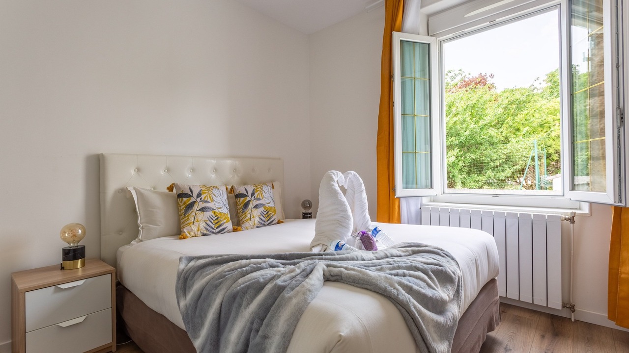 Photo of Bedroom in Villeneuve-le-Roi