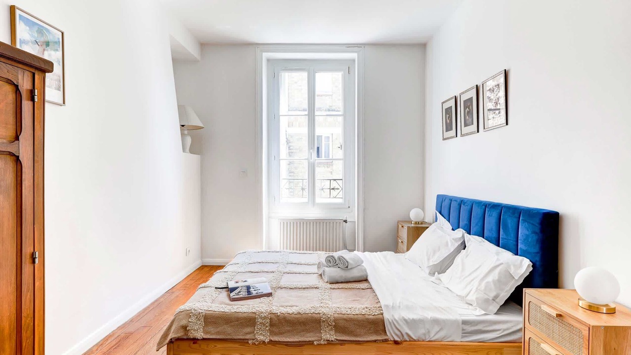 Photo of Bedroom in 9th Arrondissement