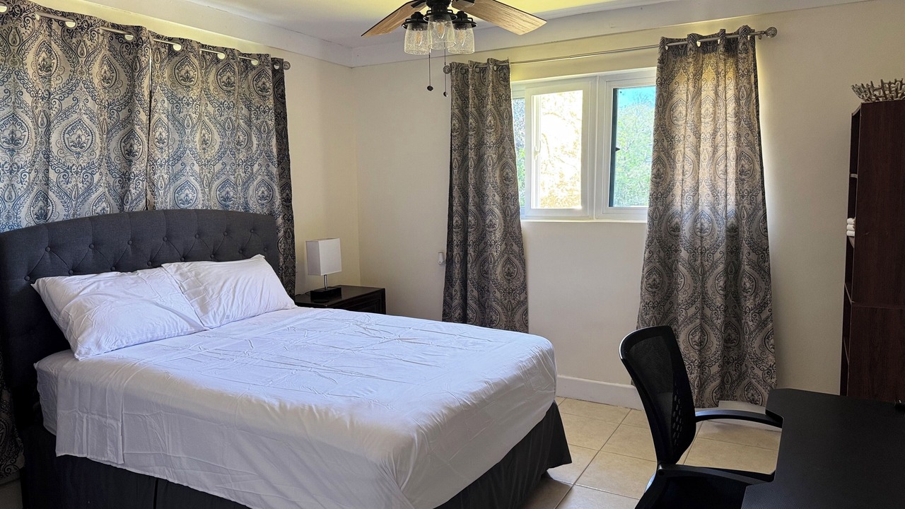 Photo of Bedroom in Tar Bay