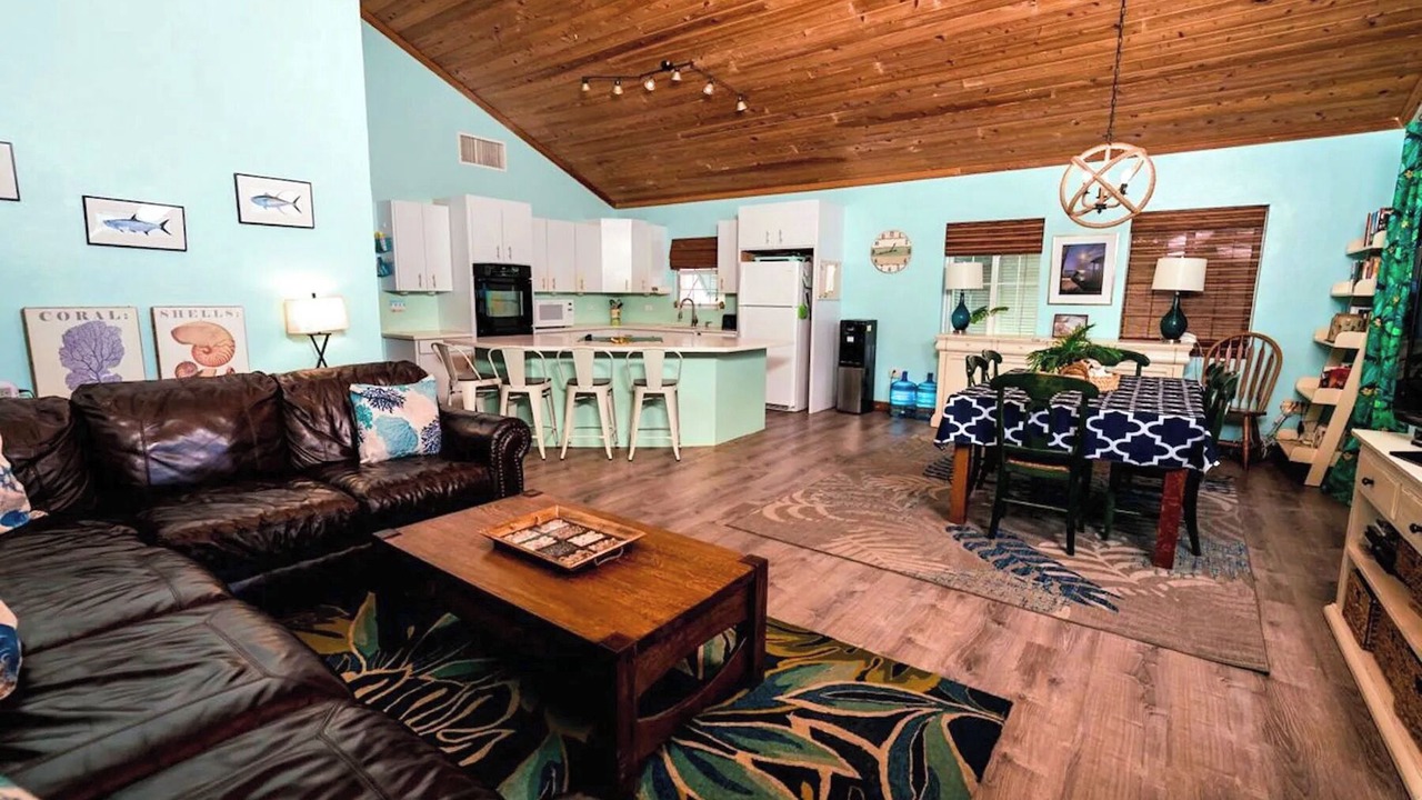 Photo of Livingroom in Spanish Wells