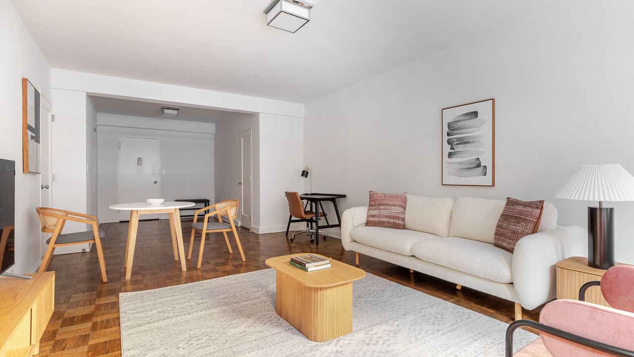 Photo of Livingroom in Sutton Place