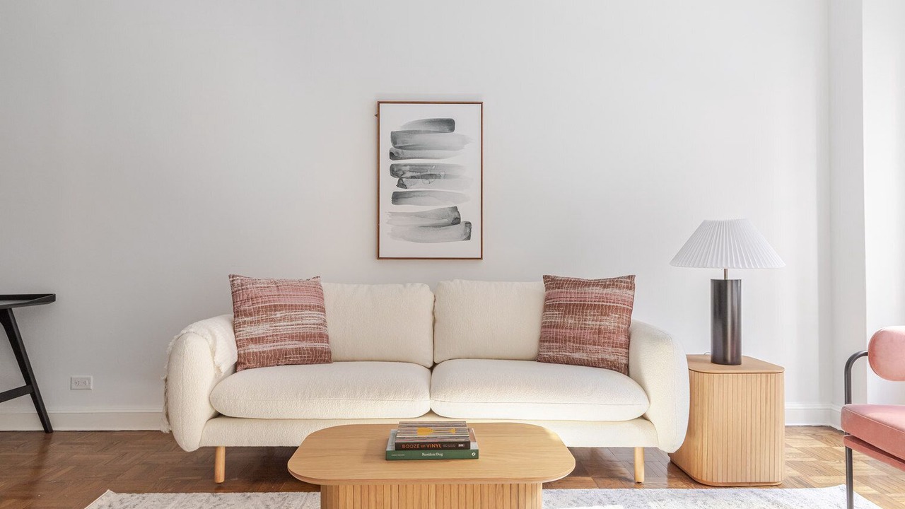 Photo of Livingroom in Sutton Place