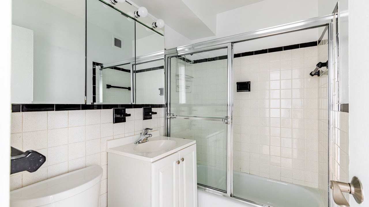 Photo of Bathroom in Turtle Bay