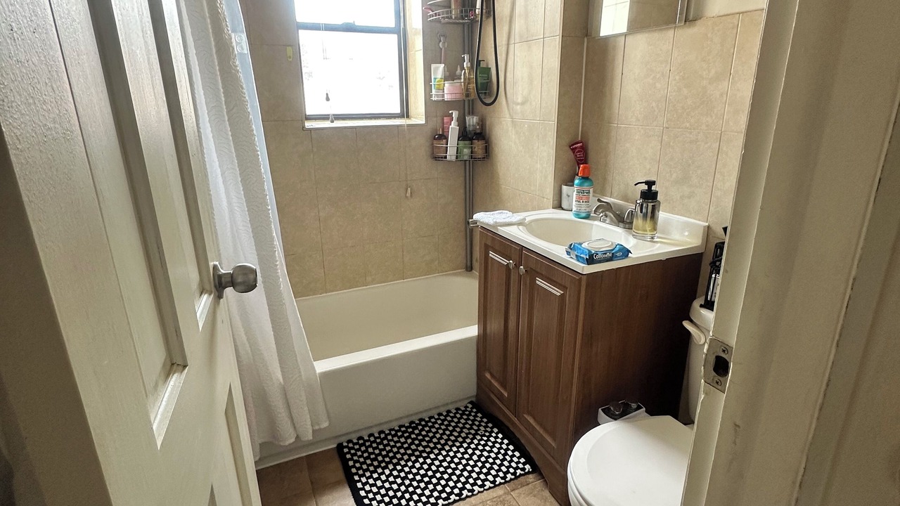 Photo of Bathroom in Mapleton